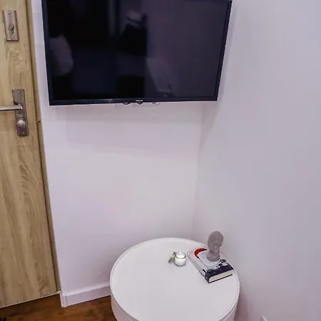 Apartment White In Center Of *